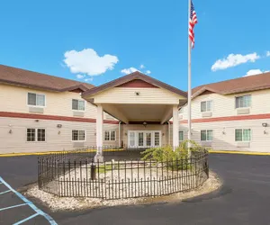 Photo 2 - Econo Lodge Lake Mills