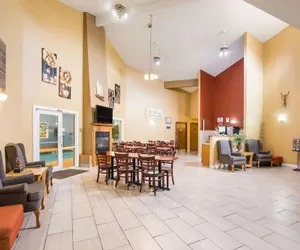 Photo 5 - Econo Lodge Lake Mills