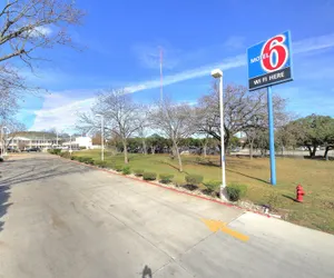 Photo 2 - Motel 6 Kerrville, TX