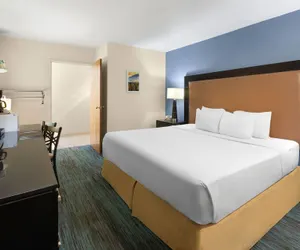 Photo 4 - Days Inn by Wyndham Mackinaw City/Bridgeview Area