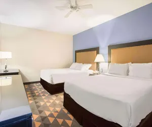 Photo 4 - Days Inn by Wyndham Mackinaw City/Bridgeview Area