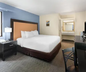 Photo 5 - Days Inn by Wyndham Mackinaw City/Bridgeview Area