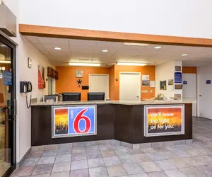 Photo 3 - Motel 6 Waterloo, IA