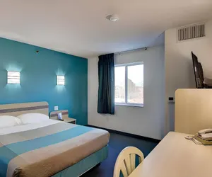 Photo 4 - Econo Lodge Menomonie I-94