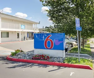 Photo 2 - Motel 6 Tacoma, WA - South