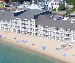 Photo 2 - Hamilton Inn Select Beachfront Mackinaw City