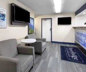 Photo 5 - Travelodge by Wyndham Madison Heights MI
