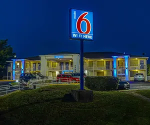 Photo 2 - Motel 6 Lexington, KY - East I-75