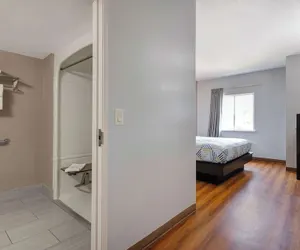 Photo 5 - Motel 6 San Antonio, TX - South