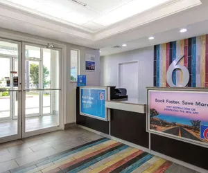 Photo 3 - Motel 6 San Antonio, TX - South