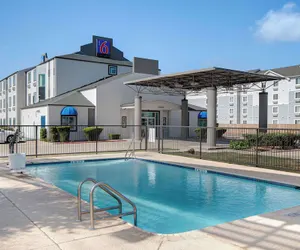 Photo 2 - Motel 6 San Antonio, TX - South
