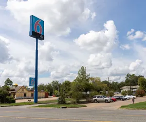 Photo 2 - Motel 6 Lufkin, TX