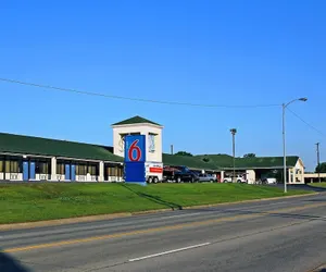 Photo 2 - Motel 6 Sallisaw, OK