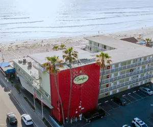 Photo 2 - Surfer Beach Hotel