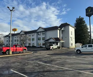 Photo 2 - Gateway Inn & Suites