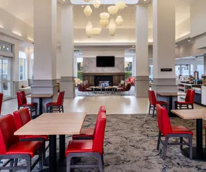 Photo 4 - Hilton Garden Inn Bakersfield