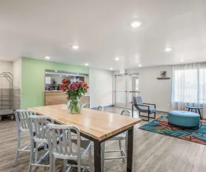 Photo 5 - WoodSpring Suites Chicago Midway