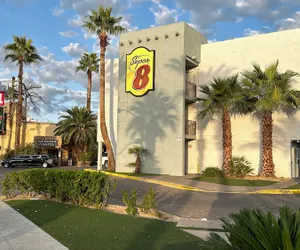 Photo 2 - Super 8 by Wyndham Las Vegas North Strip/Fremont St. Area