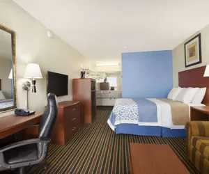 Photo 5 - Days Inn by Wyndham Champaign/Urbana