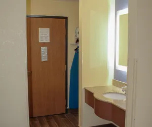 Photo 5 - Days Inn by Wyndham Batavia Ohio
