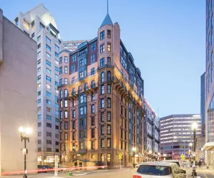 Photo 2 - Courtyard by Marriott Boston Copley Square