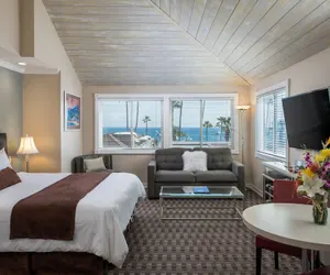 Photo 2 - Glenmore Plaza Hotel