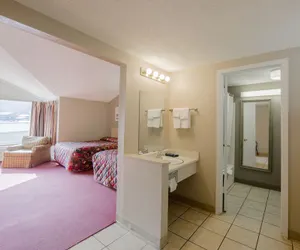 Photo 4 - Green Valley Motel