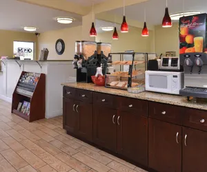 Photo 3 - Econo Lodge Kennewick Tri-Cities