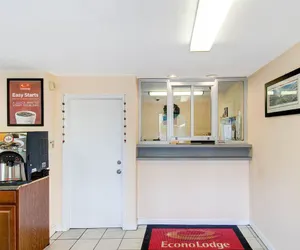 Photo 3 - Econo Lodge Sharon - Foxborough