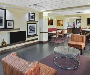 Photo 3 - Hampton Inn Hinesville