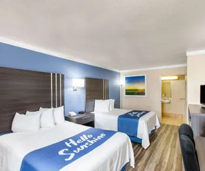 Photo 3 - Days Inn & Suites by Wyndham Braunig Lake