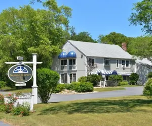 Photo 2 - Captains Quarters Motel & Conference Center