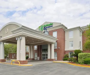 Photo 2 - Holiday Inn Express Hotel & Suites Lafayette by IHG