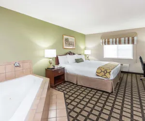 Photo 5 - Baymont by Wyndham Fulton