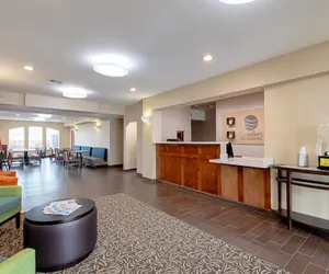 Photo 3 - Comfort Inn and Suites Fredericksburg