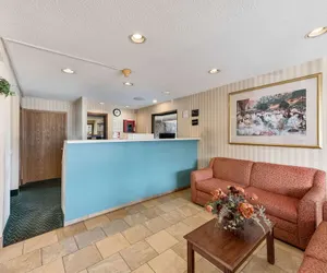 Photo 4 - Rodeway Inn Columbus West