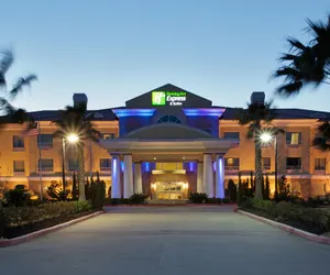 Photo 2 - Holiday Inn Express Hotel & Suites Pearland, an IHG Hotel