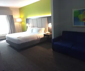 Photo 5 - Holiday Inn Express Hotel & Suites Pearland by IHG