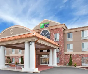 Photo 2 - Holiday Inn Express & Suites Farmington, an IHG Hotel