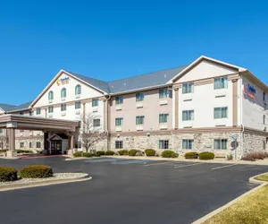 Photo 2 - Comfort Suites Stevensville - St. Joseph