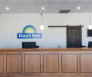 Photo 3 - Days Inn & Suites by Wyndham Lancaster Amish Country