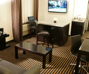 Photo 3 - Holiday Inn Express Hotel & Suites Hollywood Walk of Fame, an IHG Hotel