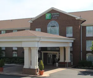 Photo 2 - Holiday Inn Express Hotel & Suites Warrenton by IHG