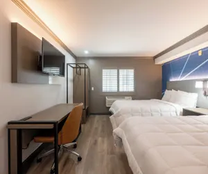 Photo 3 - Torrance Inn LAX Airport Area