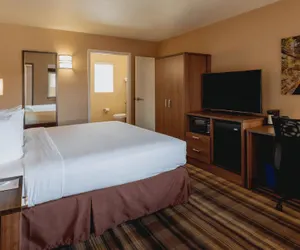 Photo 3 - Boulder University Inn