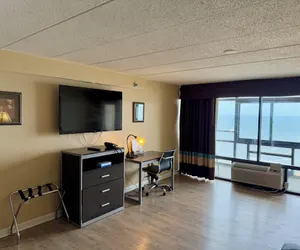 Photo 3 - Aquarius Hotel