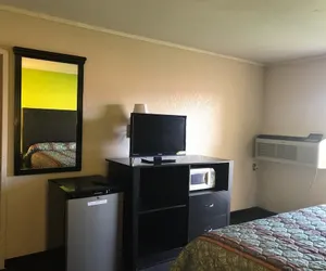 Photo 2 - Woodville Inn