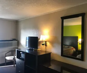 Photo 3 - Woodville Inn