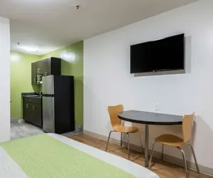 Photo 5 - Studio 6 Savannah, GA