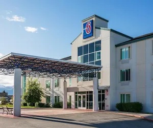 Photo 2 - Motel 6 Anchorage, AK - Midtown